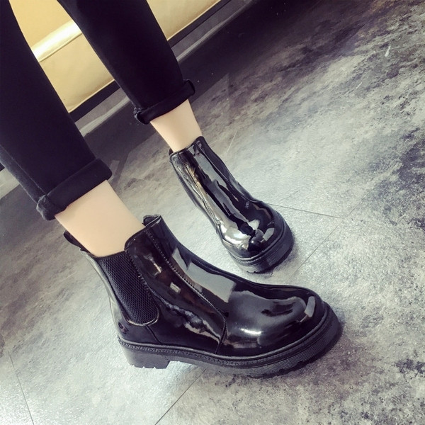 Naiste vabaaja saapad lameda tallaga