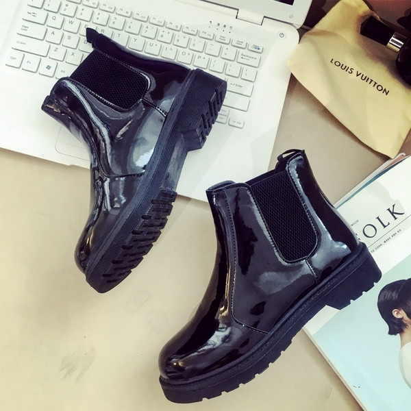 Naiste vabaaja saapad lameda tallaga