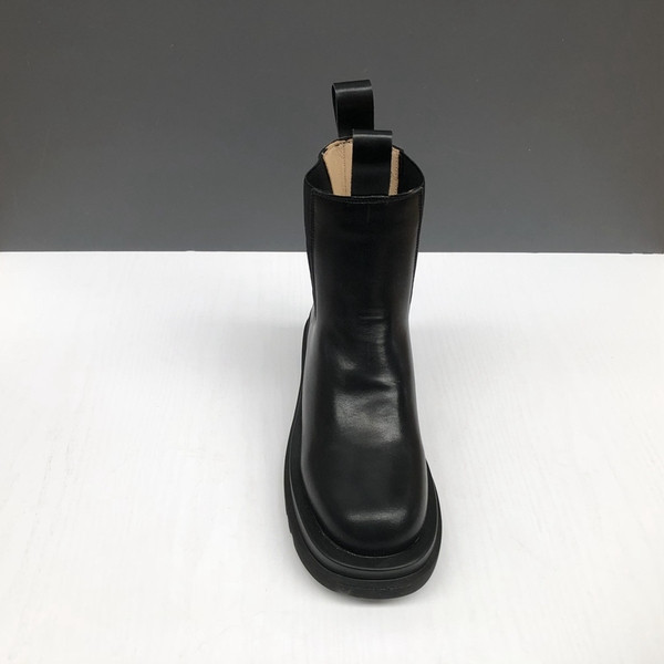 Öko bőrből készült női csizma durva magas talppal