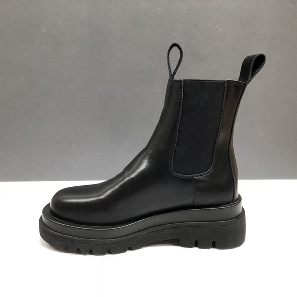 Öko bőrből készült női csizma durva magas talppal