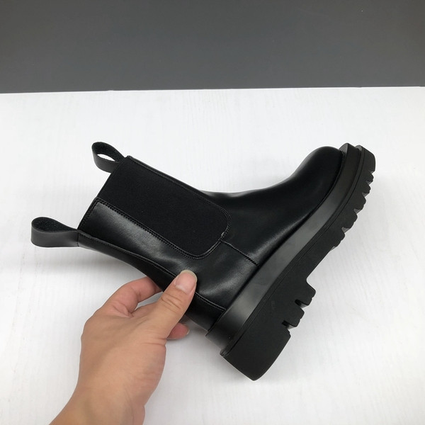 Öko bőrből készült női csizma durva magas talppal