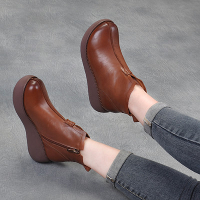 Bőr női téli csizma magas talppal