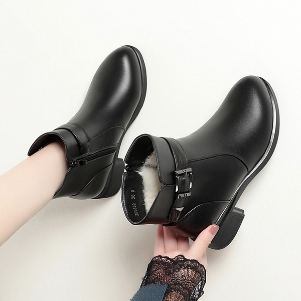 Ženske zimske čizme s patentnim zatvaračem i kopčom s toplom postavom