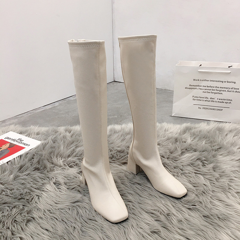 Stílusos női csizma eko bőrből, vastag sarokkal és cipzárral