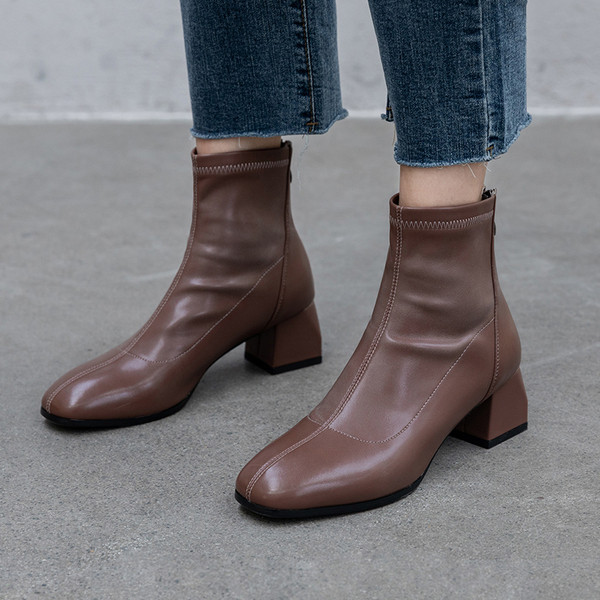 Naiste ümarad ökonahast madala kontsaga saapad