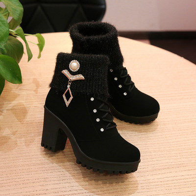 Moodsad metallist elementidega naiste saapad - kõrge kontsaga