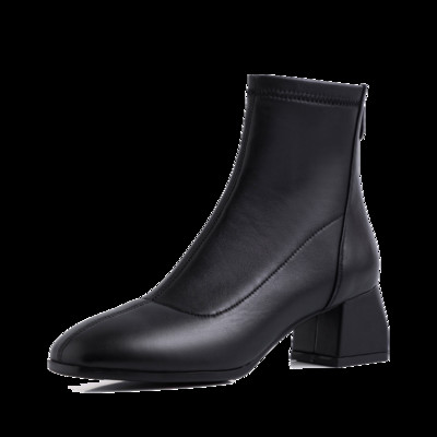 Őszi bőrcsizma alacsony vastag sarokkal és cipzárral