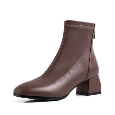 Őszi bőrcsizma alacsony vastag sarokkal és cipzárral