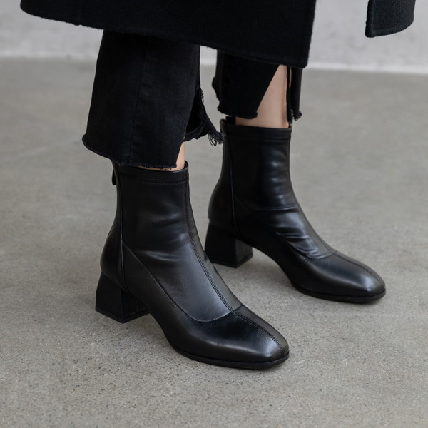 Őszi bőrcsizma alacsony vastag sarokkal és cipzárral