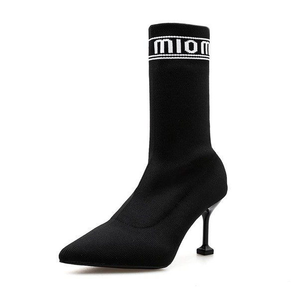 Naiste õhukeste kontsadega saapad - musta värvi terava otsaga mudel