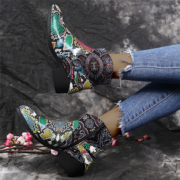 Praegune madala kontsaga terava otsaga naiste saapad