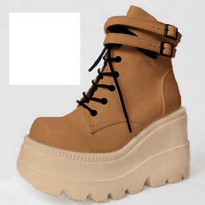 Modern női csizma magas platformmal, két modellben