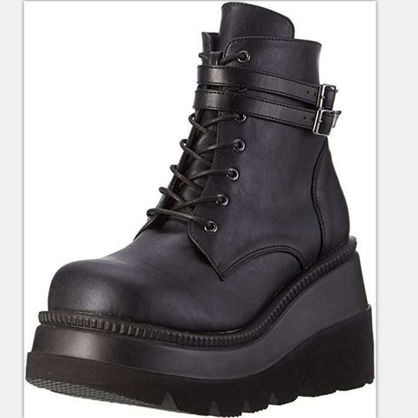 Modern női csizma magas platformmal, két modellben