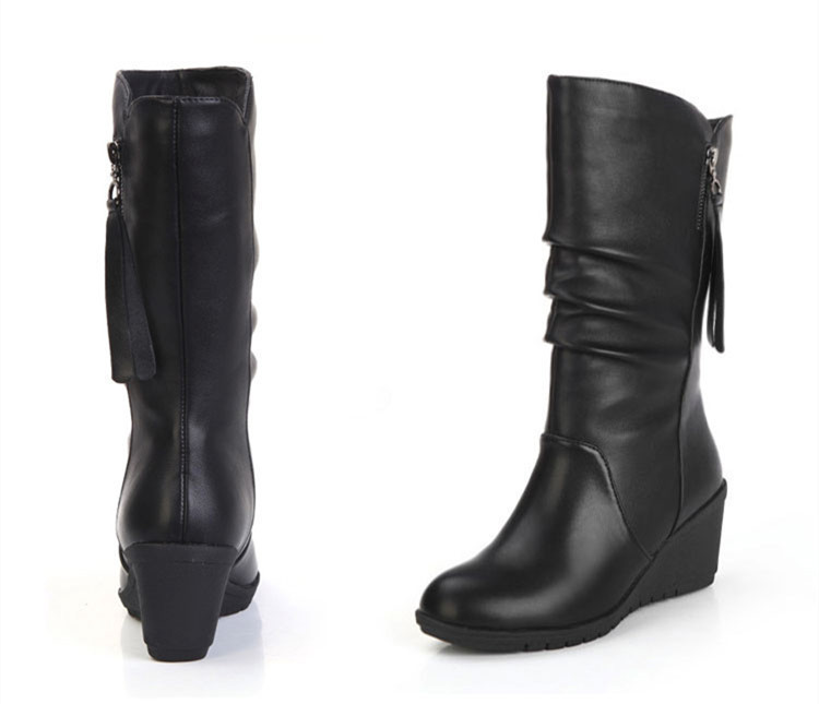 Juodi moteriški batai su platforma ir užtrauktuku