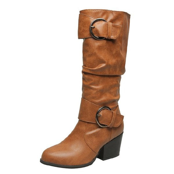 Aktuális női csizma vastag sarkú fém csatokkal