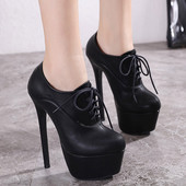 Öko bőrből készült női csizma új modell magassarkúval - fekete színű