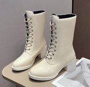 Naiste nahast saapad paksu kandilise kontsaga