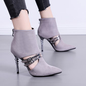 Νέο μοντέλο γυναικείες μπότες με κομμένο μέρος και ψηλο τακούνι