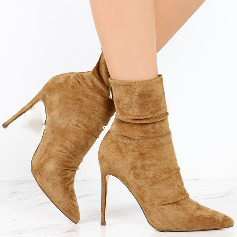 Női csizma öko velúrból, magassarkúval és cipzárral