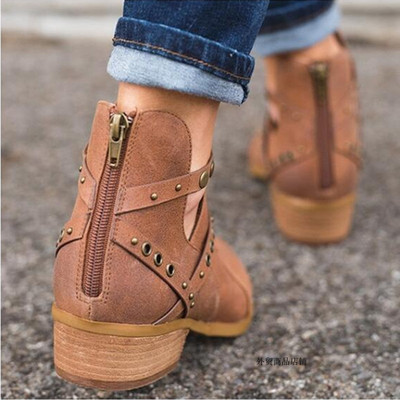 Uus mudel metallist elementidega naiste saapad - mitu mudelit