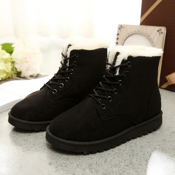 Női téli csizma puha béléssel és lapos talppal