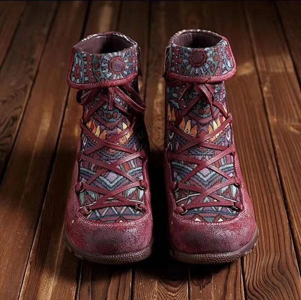 Ikdienas zābaki ar plakanām zolēm un šņorēm