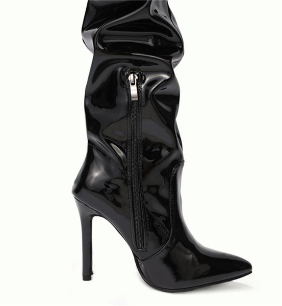 Õhukese kontsaga naiste vabaajasaapad musta värvi