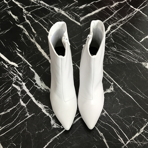 Női alkalmi csizma vastag sarokkal, fehér színben