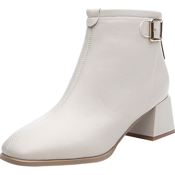 Női bokacsizma cipzárral és csattal