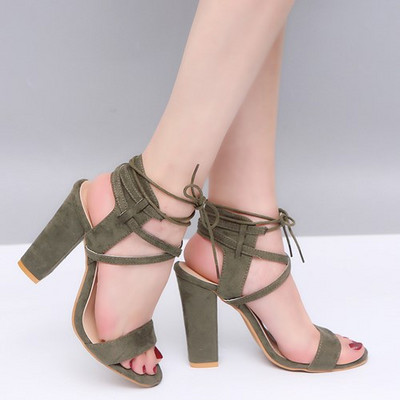 Paksu kontsaga naiste kingad ökoseemisnahast - kaks mudelit