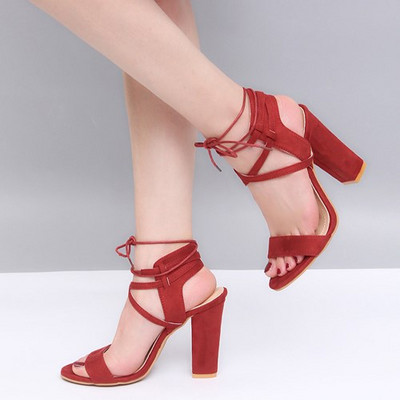 Paksu kontsaga naiste kingad ökoseemisnahast - kaks mudelit