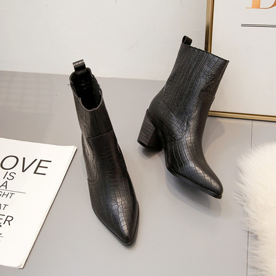 Nahast naiste saapad paksu kontsaga teravatipulise mudeliga