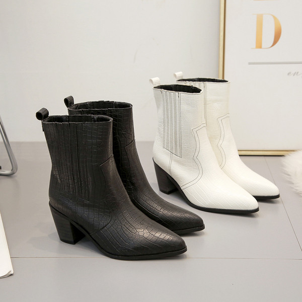 Nahast naiste saapad paksu kontsaga teravatipulise mudeliga