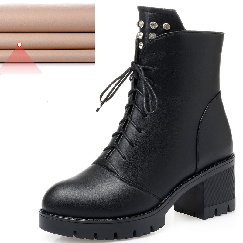 Moodsad paelte ja metallneetidega saapad