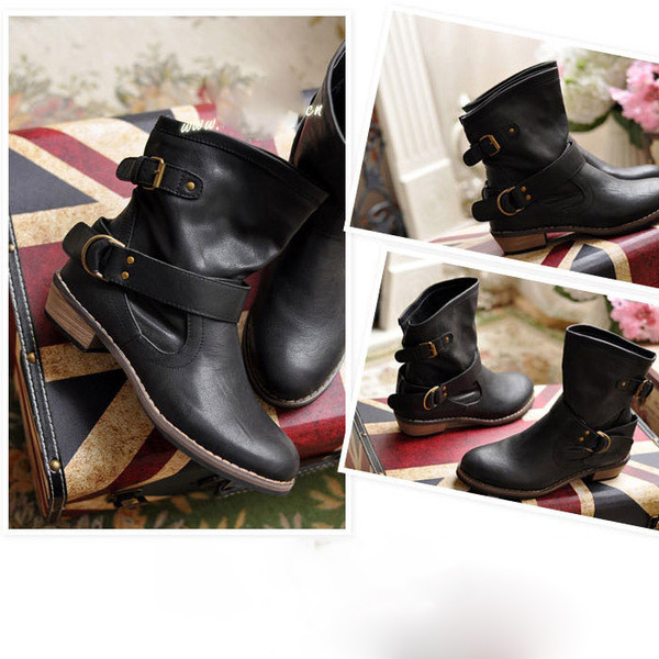 Női téli csizma csatos és alacsony sarkú