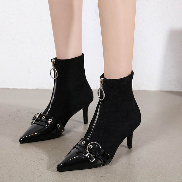 Aktuális fekete színű női csizma vékony sarokkal és cipzárral