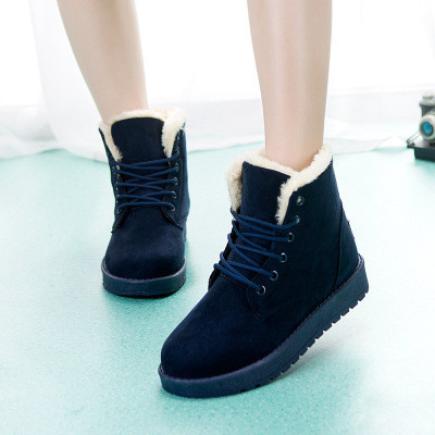 Alkalmi női csizma pehely és lapos talppal