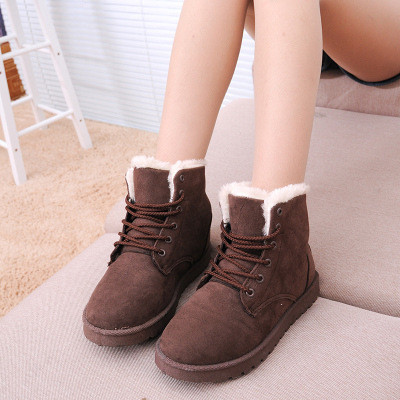 Alkalmi női csizma pehely és lapos talppal