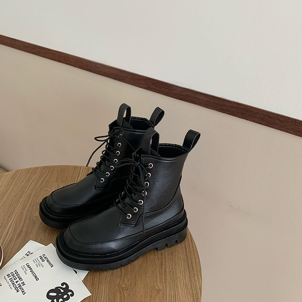 Γυναικείες μπότες - αρωίλας με κορδόνια και φερμουάρ