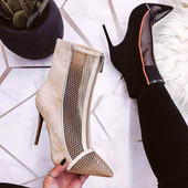 Aktuális női csizma hálóval és magassarkúval