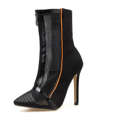 Aktuális női csizma hálóval és magassarkúval