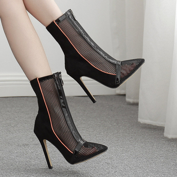 Aktuális női csizma hálóval és magassarkúval