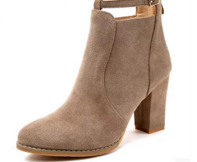 Moderne ženske čizme s kopčom i debelom petom