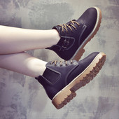 Női őszi-téli csizma színes fűzővel