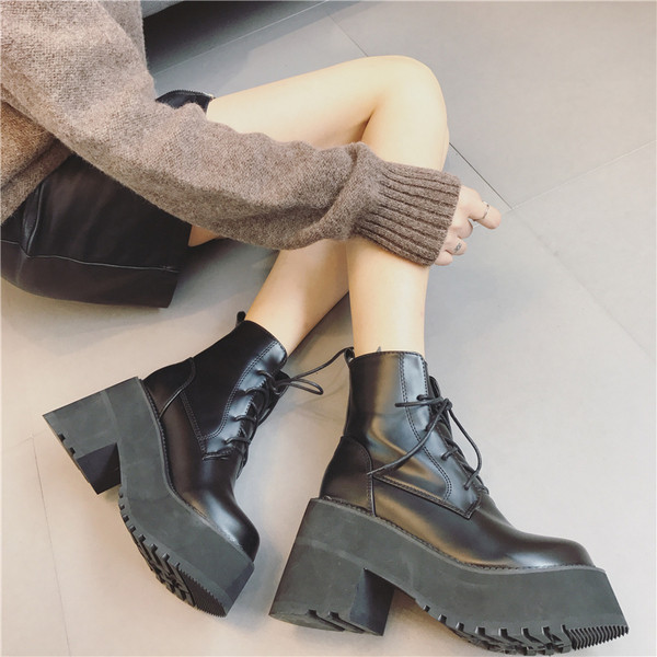 Moderne ženske čizme od eko kože sa debelom petom i vezicama