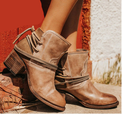 Alkalmi női csizma műbőrből, fűzős