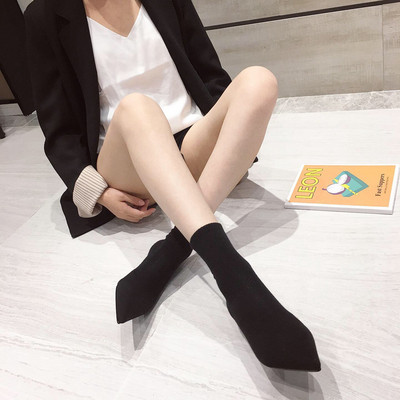 Aktuális női csizma hegyes modell vékony sarokkal