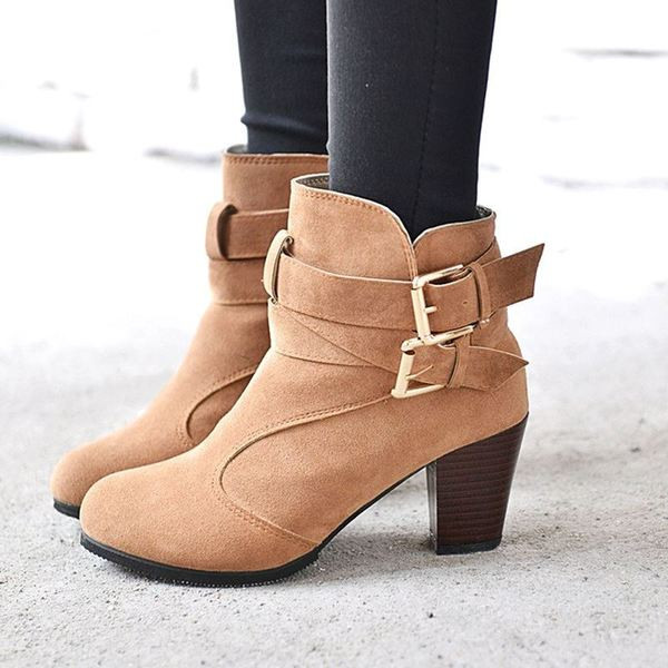 Velúr, vastag sarkú női csizma