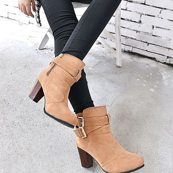 Velúr, vastag sarkú női csizma