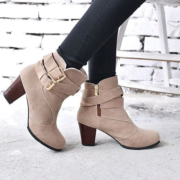 Velúr, vastag sarkú női csizma